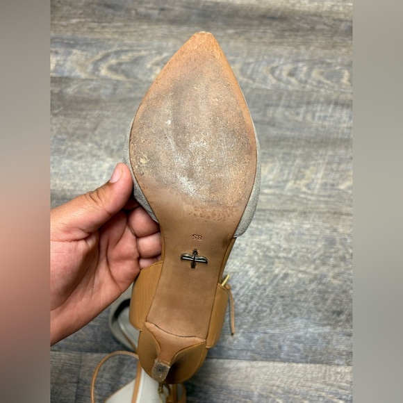 Pour La Vicroire Elegant Beige and Tan Women's Heels - Picture 7 of 15